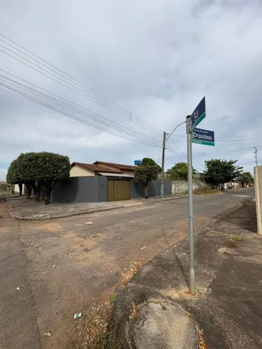 ALUGA-SE CASA EM GOIANÉSIA GO