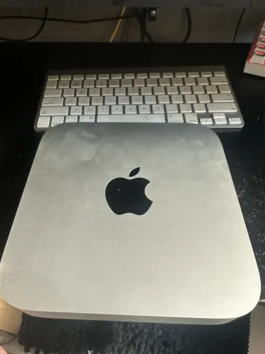 Mac Mini M2 + Teclado
