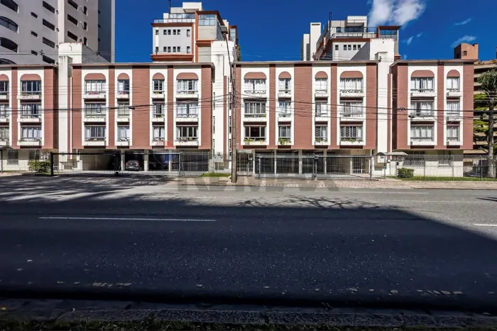 Apartamento com 78m², 2 quartos, 1 banheiro e 1 vaga, Cabral - Curitiba