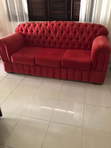 Sofá capitonê veludo vermelho 