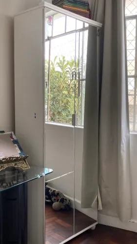 Armário com espelho