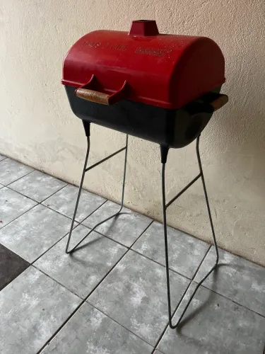 Churrasqueira com tampa em alumínio