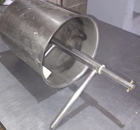 Vendo máquina de picolé e sorveteira,com 5 formas para picolé e 10 mil palitos