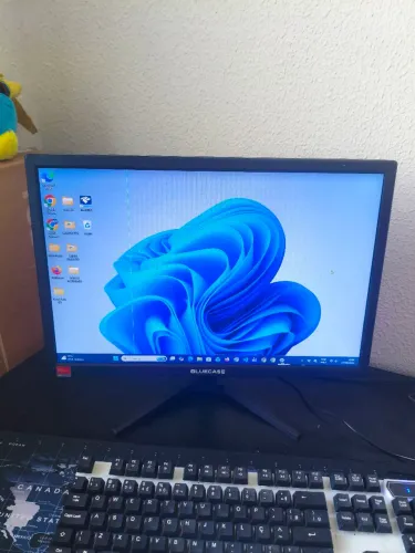 Computador (PC) AMD RYZEN 5 4600G - 16GB DDR4 - NVME 256GB - RADEON VEGA 7 - MONITOR 19''