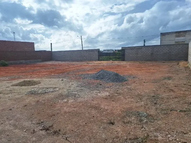 Área com 750m² no Francês