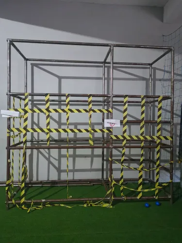 Venda ou troca de 2 estruturas metálicas para "brinquedão circuito" playground infantil.