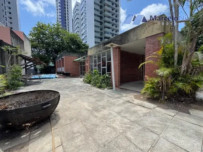 Casa em Casa Forte, terreno com 950m2, 04 Quartos e Piscina