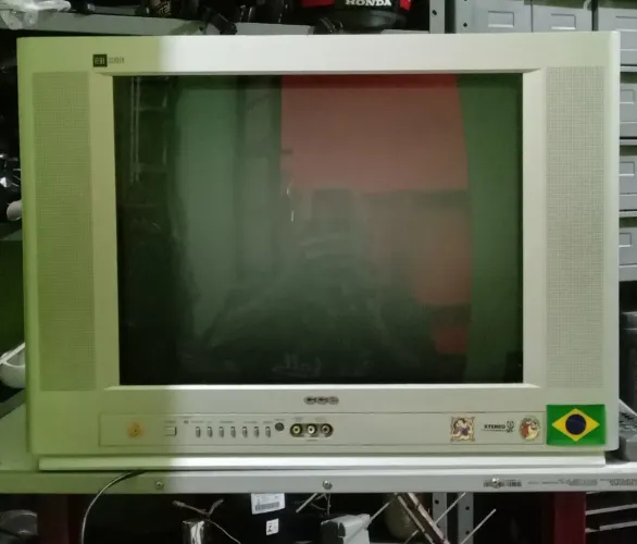 Vendo TV antiga.