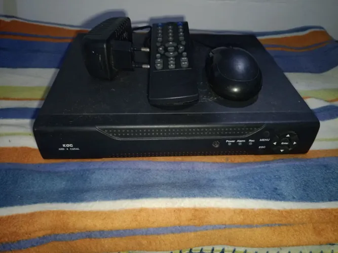 Vendo Dvr 4 canais com 4 fontes