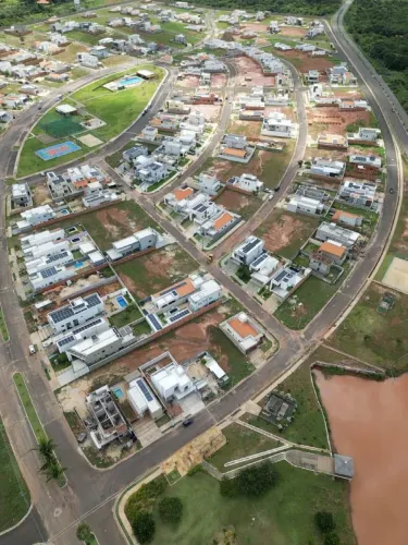 Lote à Venda no Condomínio Aldebaran Leste | 280 m² | Frente para o Lago | Alto Potencial