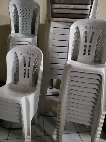 Conjunto de mesa e cadeiras R$170