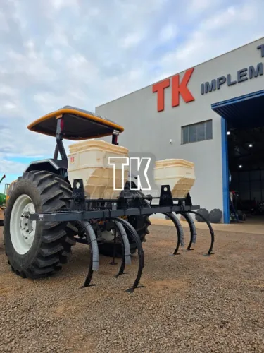 cod. 1445 CULTIVADOR / RISCADOR COM ADUBADEIRAS BALDAN - Tk Tratores Nova Andradina-MS