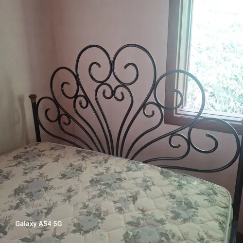 Cama de ferro com colchão IMPERDÍVEL