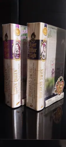 Caixas Ever After High Duchess Swan e Raven Queen