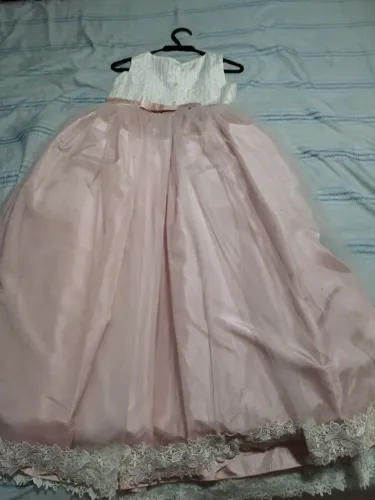 Lindo vestido de festa, sofisticado, elegante pra pessoas exiges