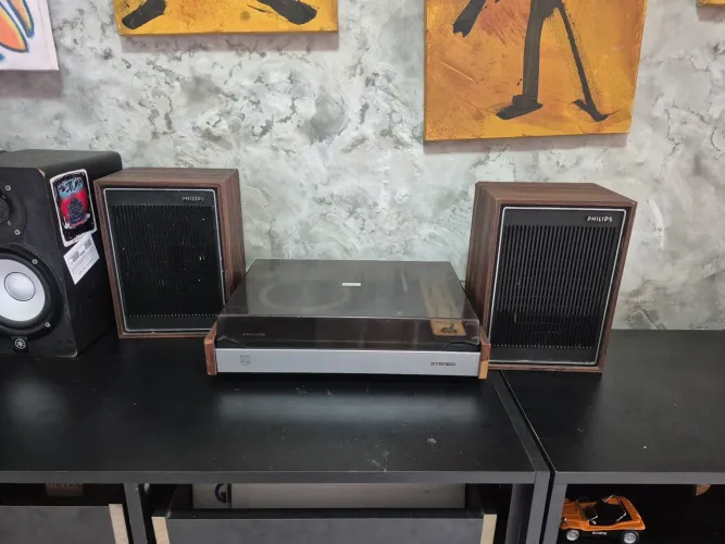 Vitrola toca disco Philips 703
