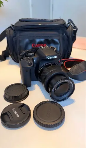 Canon EOS Rebel T7i + Lente 18-55mm IS STM
