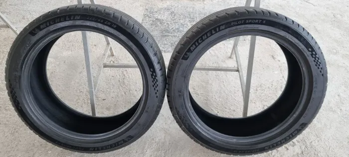 Par Pneus Michelin Pilot Sport 5 225/45 R18 - Meia Vida