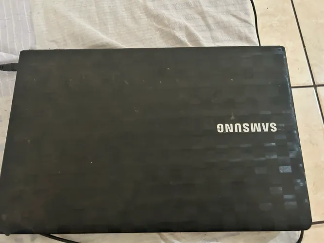 Samsung NP270E5G Intel i3(3ª geração) 4 GB RAM Windows 10