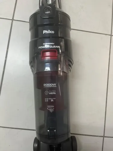 aspirador de pó vertical da marca Philco, modelo PAS4000V Power Clean.