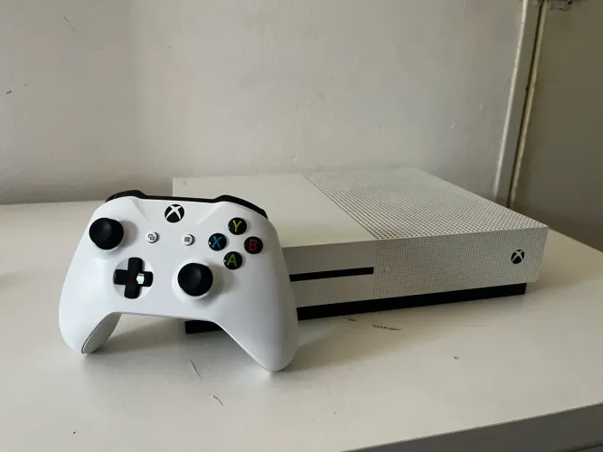 Xbox One S 1TB + Controle + Cabos | Funcionando Perfeitamente