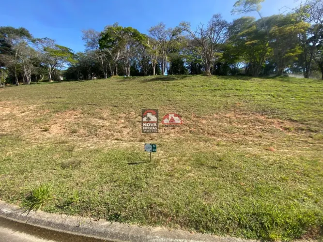 Terreno Padrão em Condomínio em Jambeiro