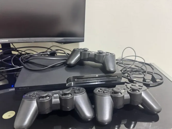 PlayStation 3+ 3 controles + JOGO BRINDE + TODOS CABOS 