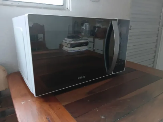 Vende-se um micro-ondas novo, pouco usado.
