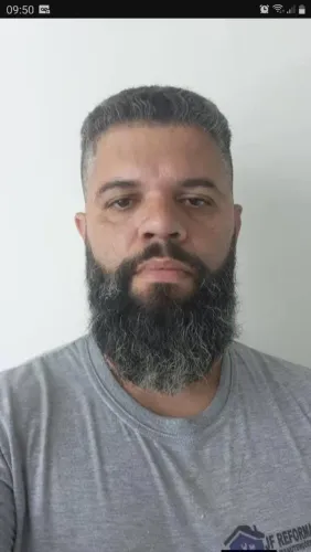 Pedreiro ladrilheiro profissional 