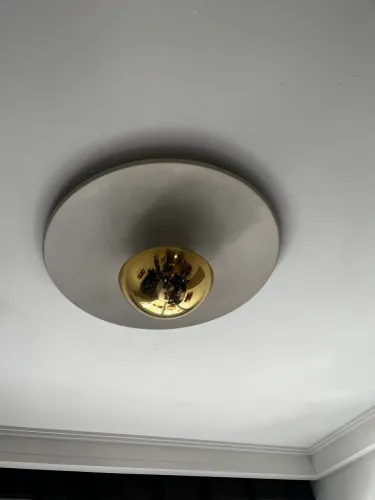 Lustre com latão