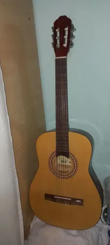 Vendo violão Vogga revisado por Luther.