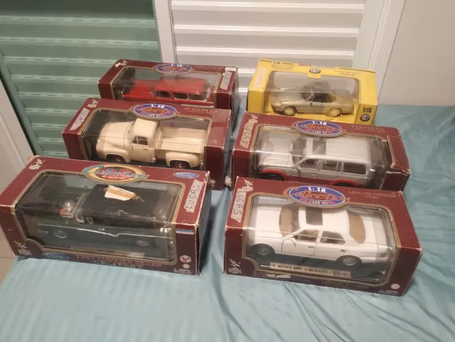 Carrinhos de coleção 1:18 ferro lote