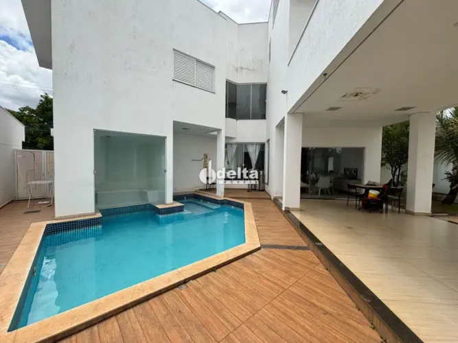 Casa com 5 quartos sendo 5 suítes no condominio Royal Park disponível para locação no bair