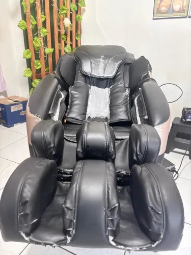 Poltrona de massagem com algumas avarias