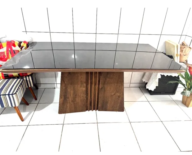 Mesa de jantar com tampo de vidro
