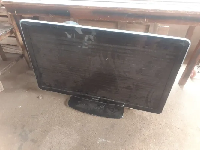 Televisão pra retirada de peças