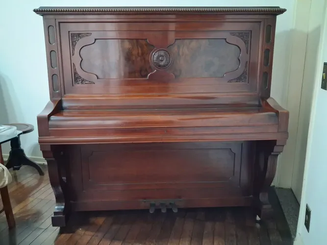 Piano vertical alemão Steinberg 