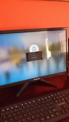 PC com munitor+teclado e mouse sem fio