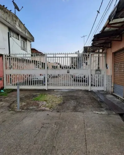 Alugo Casa em Vila no Bairro do Marco ( Altos )