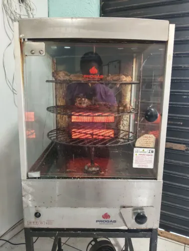 Máquina de assar frango