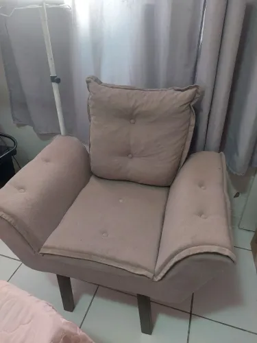 Vendo uma linda poltrona acochoada cor cinza perfeita condições 