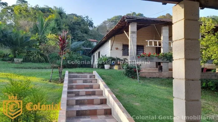 Sitio, KM 75 da Rodovia Castello Branco / (Itu  Mairinque  SP)