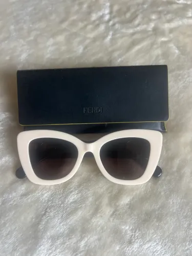 Óculos fendi