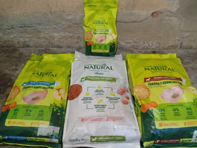 4 pacotes de ração Premium para cachorro