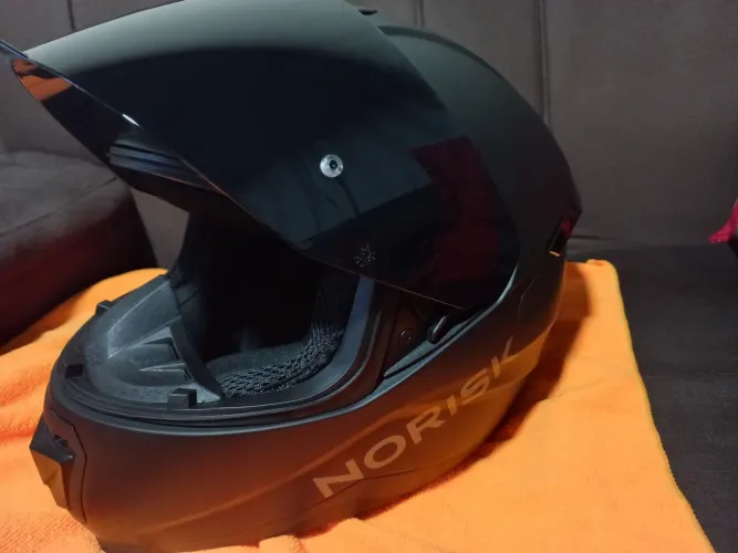Capacete esportivo Norisk