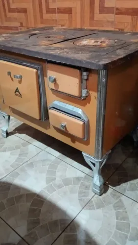 Fogão a lenha usado