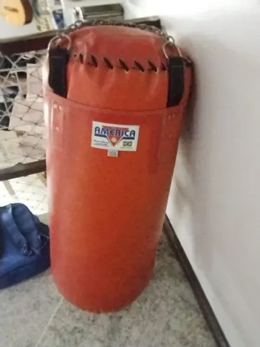 Saco de pancada América + Suporte