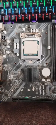 Placa mãe + CPU + memória ram