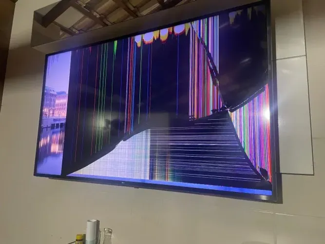 Oportunidade!! TV 70" para retirada de peças!