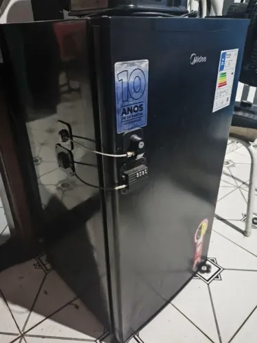 Frigobar Midea muito novo